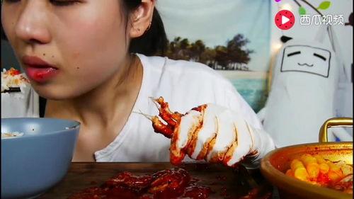 美女吃辣腌瓜,美女挑战辣腌瓜，舌尖上的美味冒险