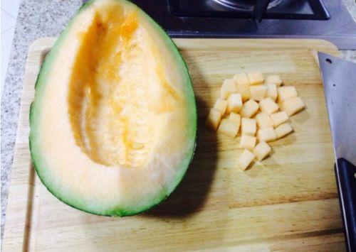 哈密瓜能和鹅肉一起吃吗,哈密瓜与鹅肉搭配食用指南